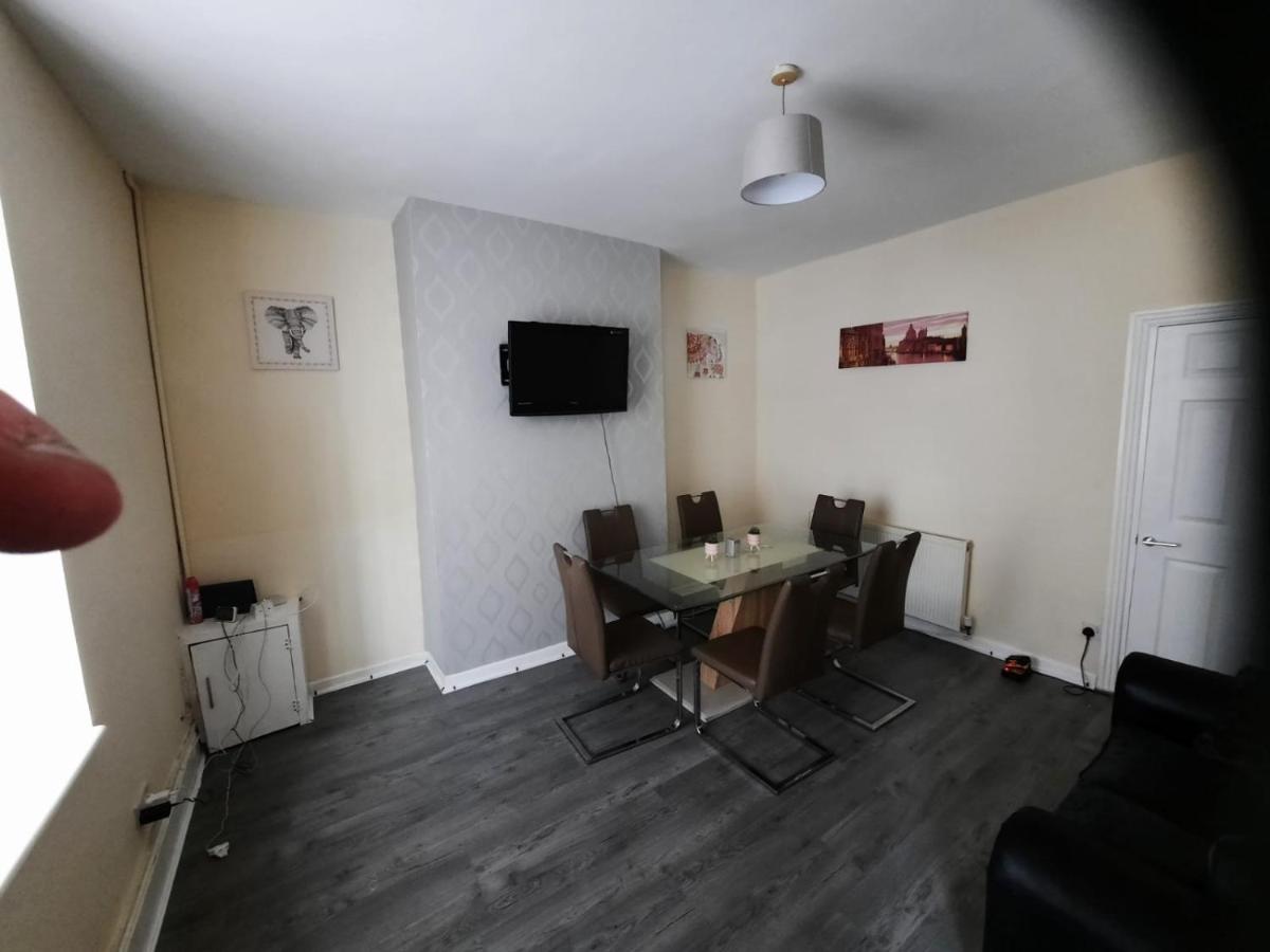 Rest House in Clayton-Le-Moors Accrington free wifi, free Parking - Housity