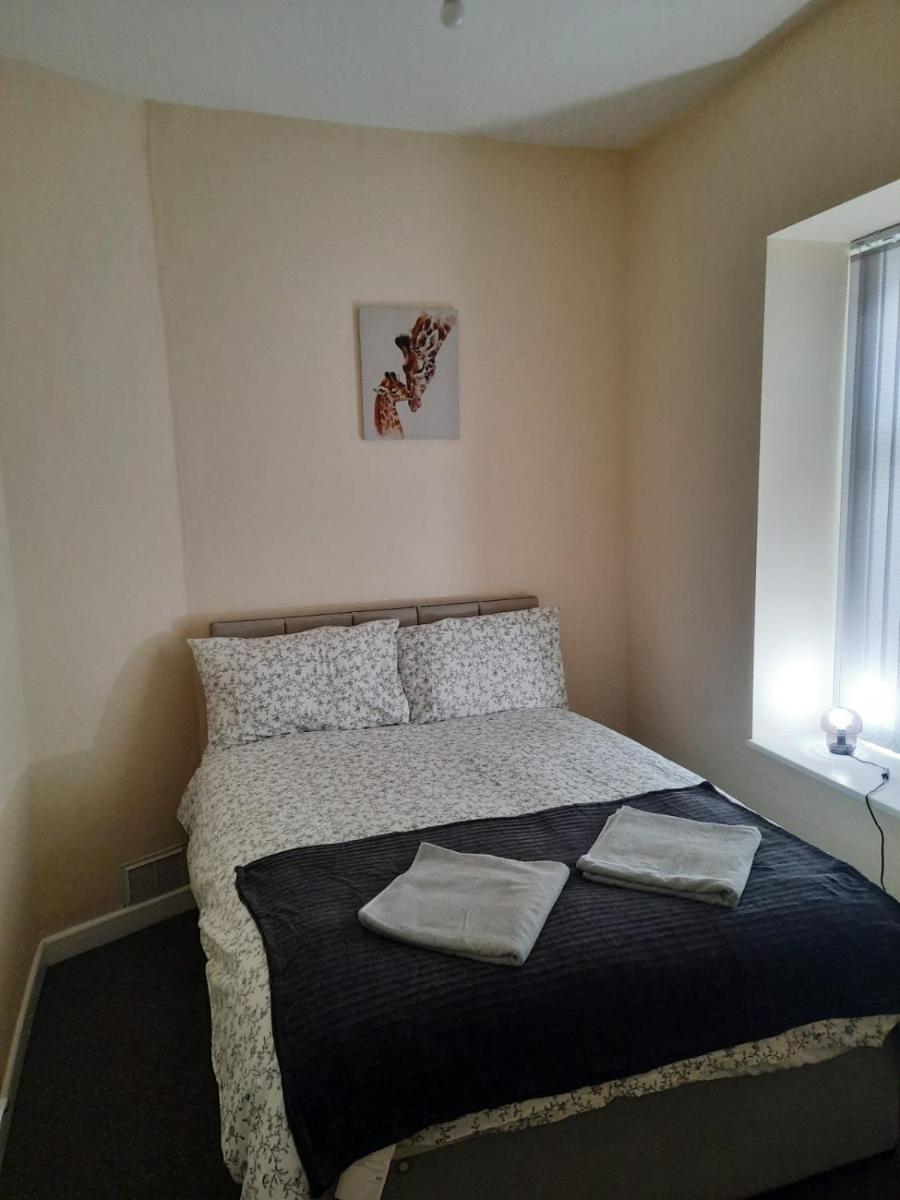 Rest House in Clayton-Le-Moors Accrington free wifi, free Parking - Housity