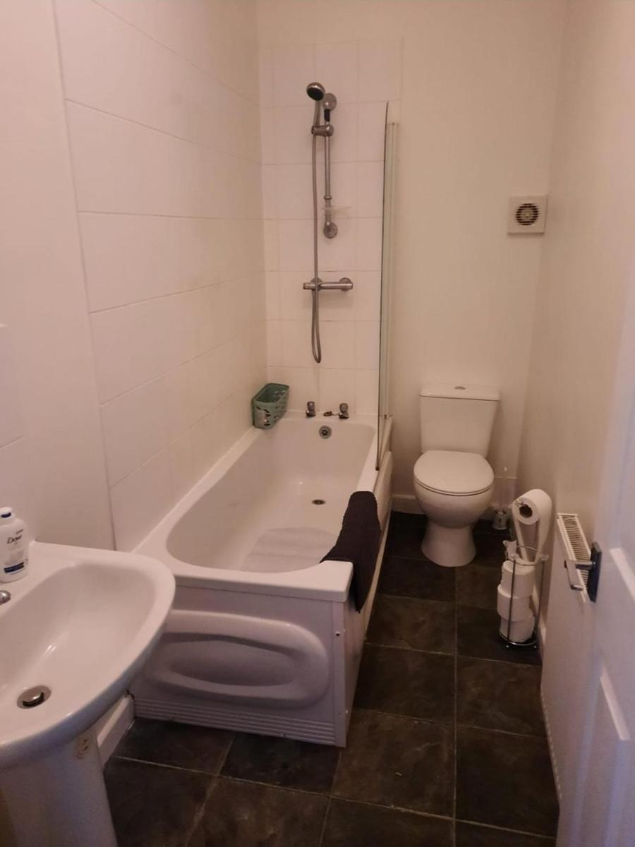 Rest House in Clayton-Le-Moors Accrington free wifi, free Parking - Housity