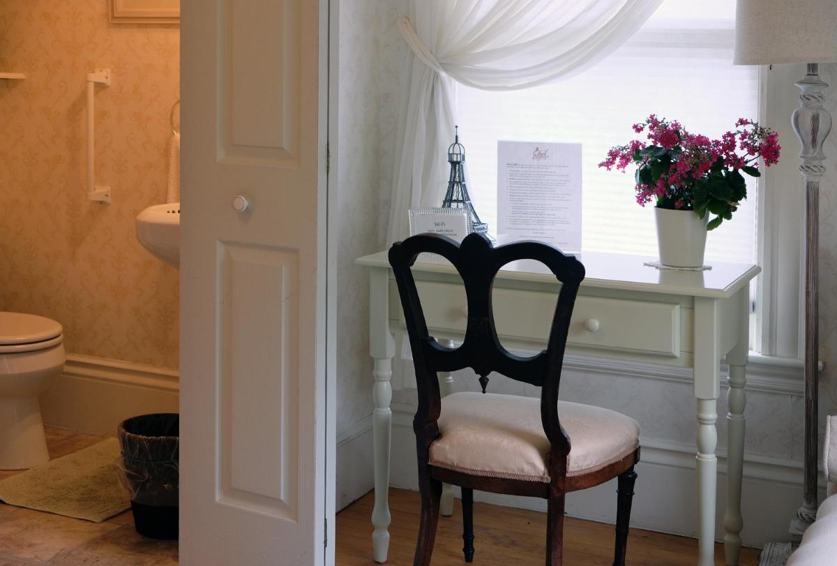 Guilford Bed and Breakfast - Housity