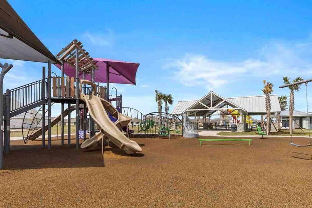 Family friendly house surrounded by lakes - Housity
