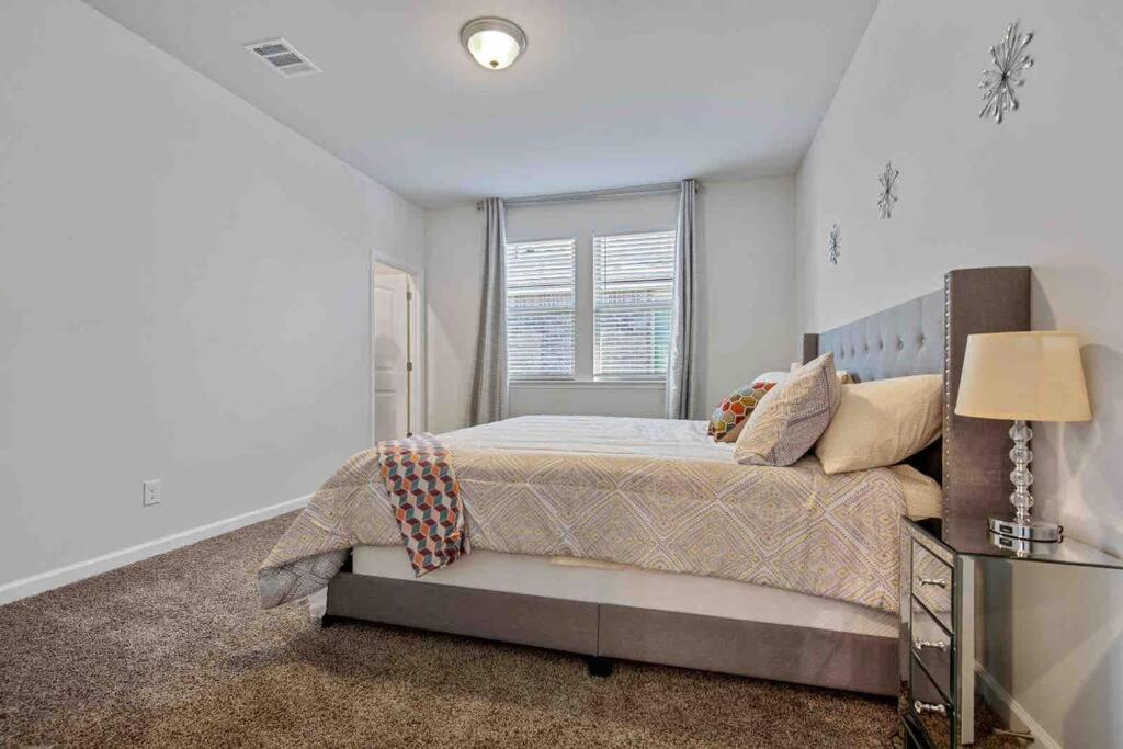 Family friendly house surrounded by lakes - Housity