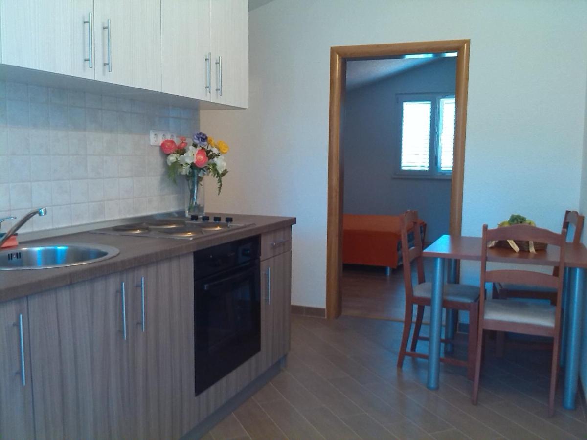Apartments Batarilo - Housity