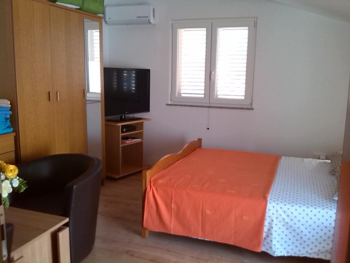 Apartments Batarilo - Housity