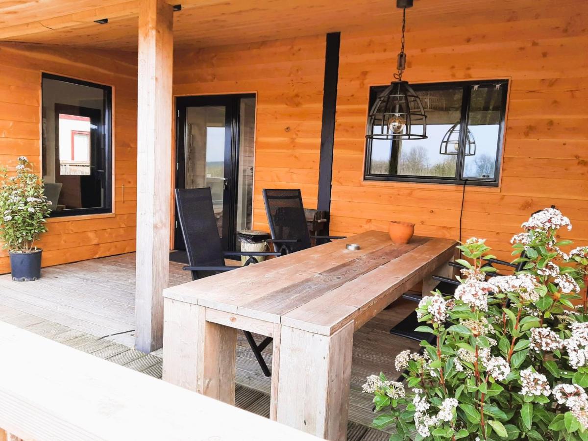 Buiten Huisje aan de Vaart 2 - Housity