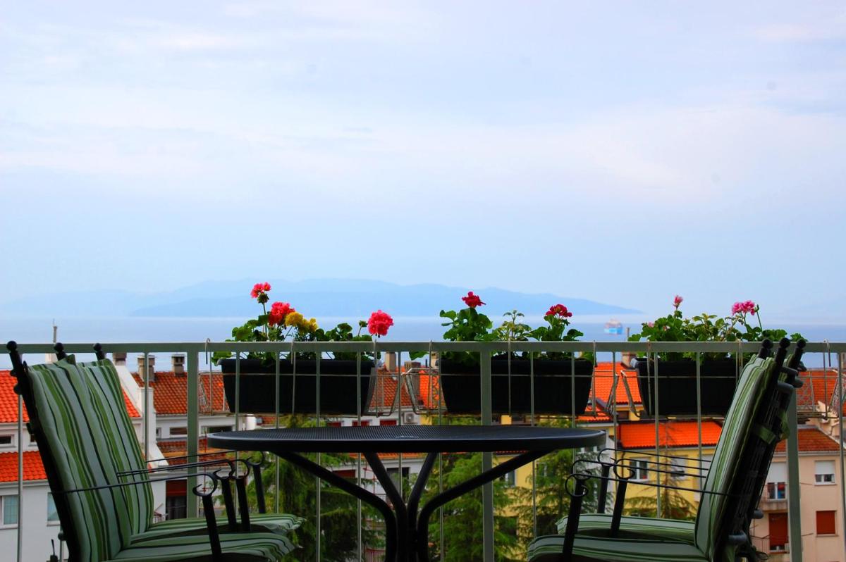 Apartment Rijeka with sea view - Housity