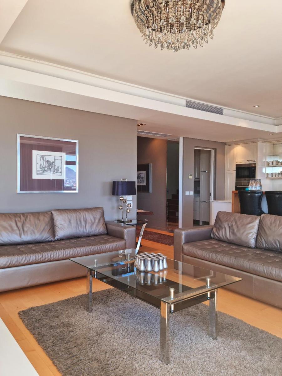 Suitetrails - Crystal Towers Luxury Apartments by Century City Letting