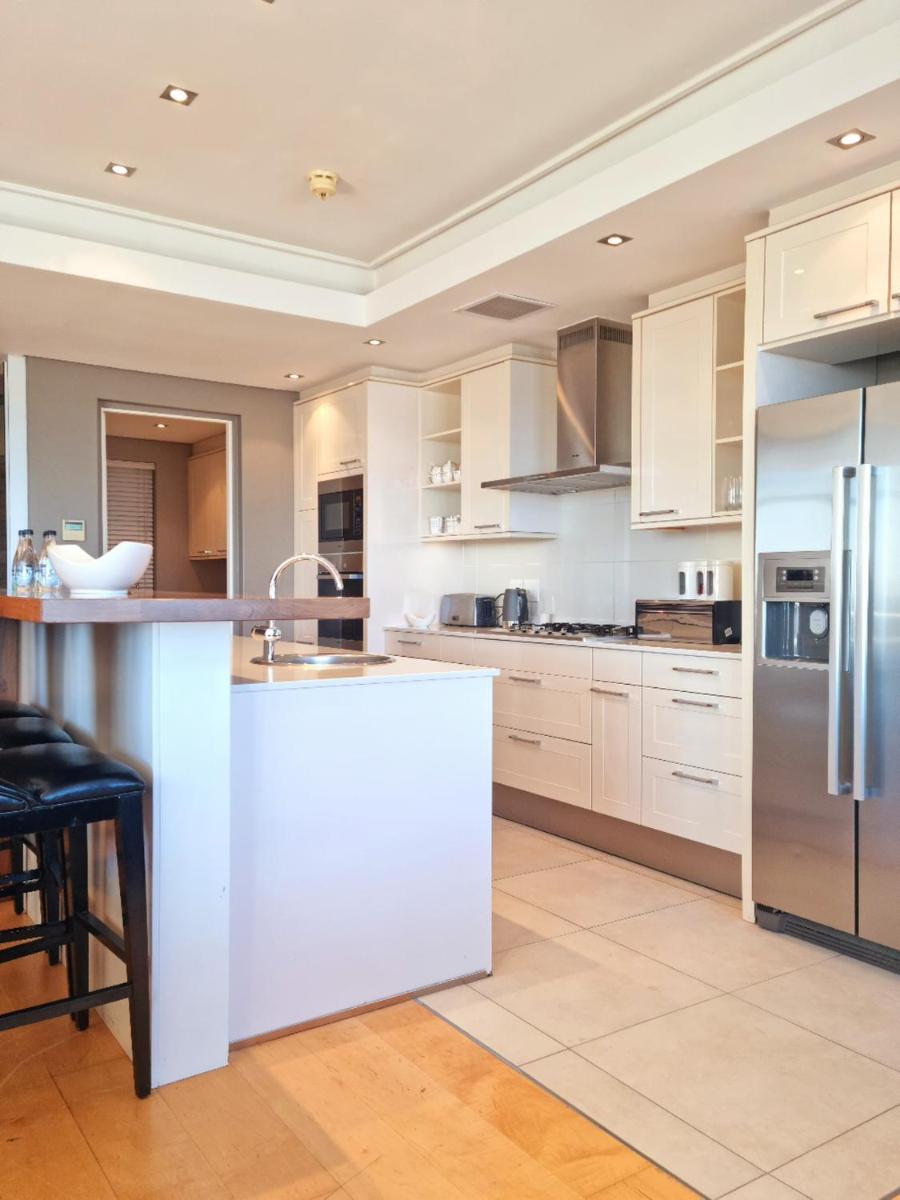 Suitetrails - Crystal Towers Luxury Apartments by Century City Letting