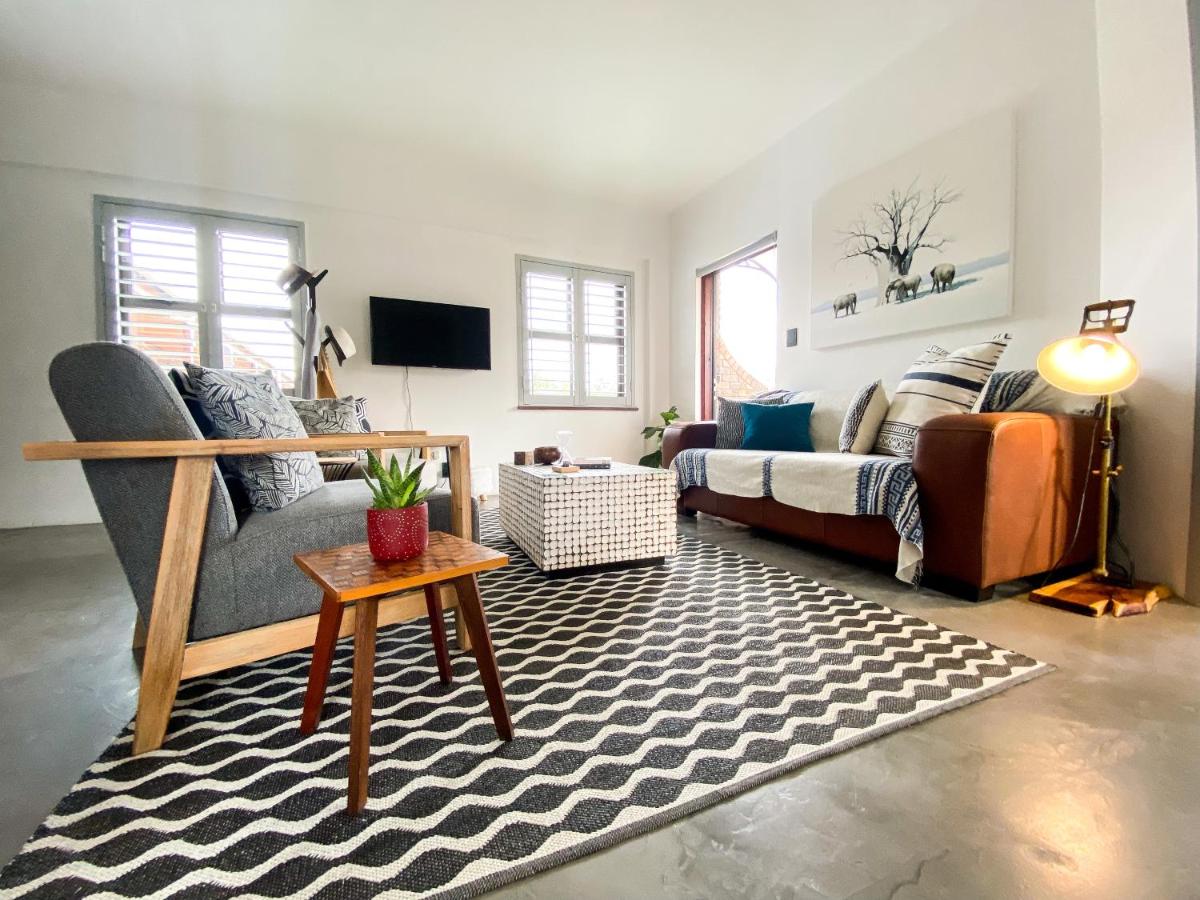 Suitetrails - Stay On Main Plett - Contemporary 2-Bedroom Apartment