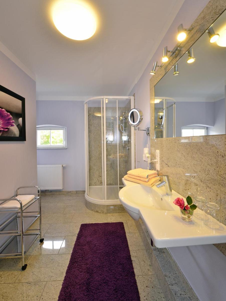Landhotel Schwarzes Ross - Housity