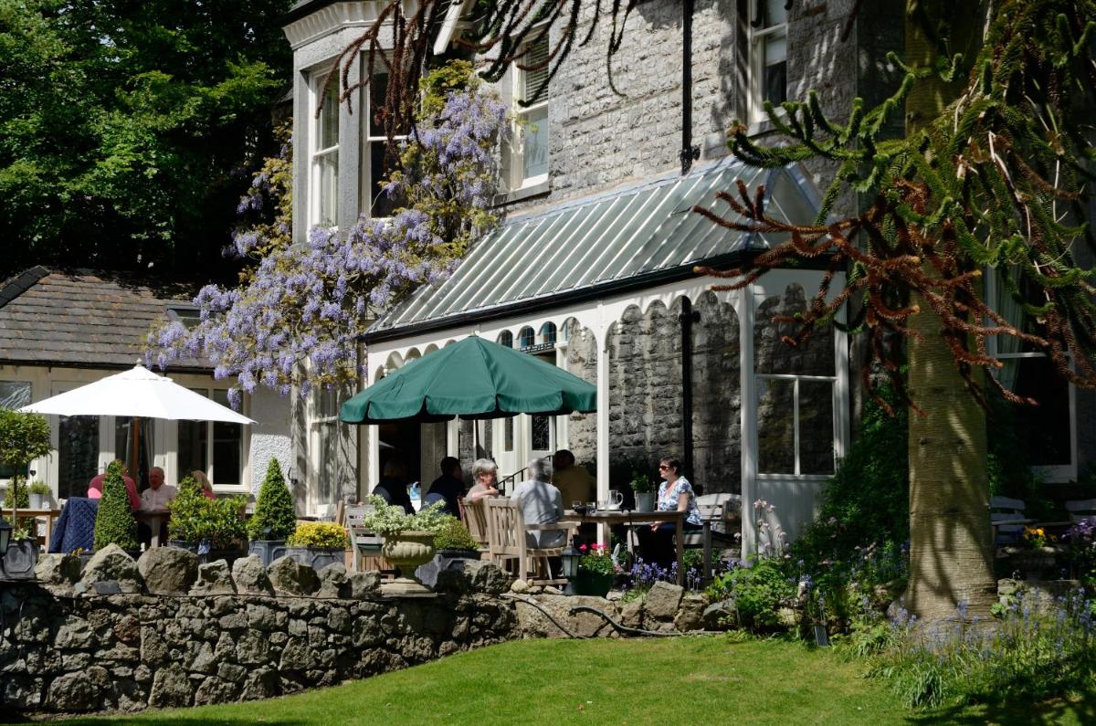 Clare House Hotel - Housity