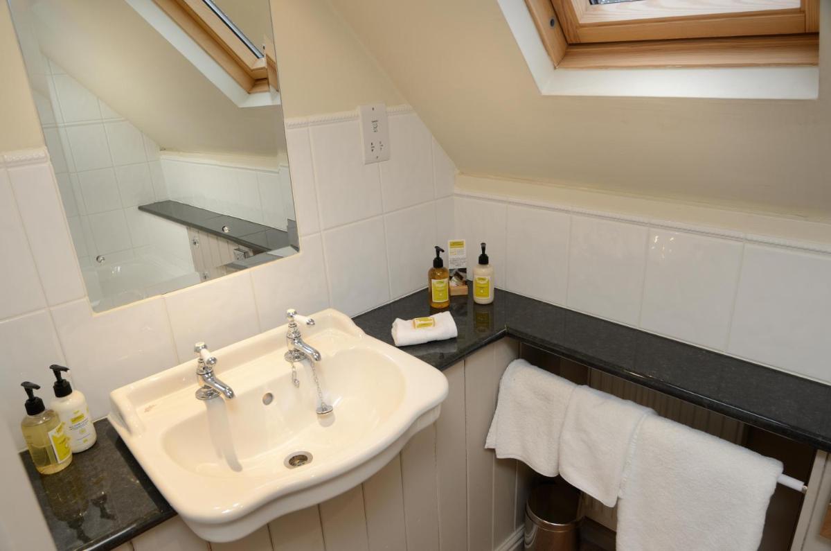 Clare House Hotel - Housity
