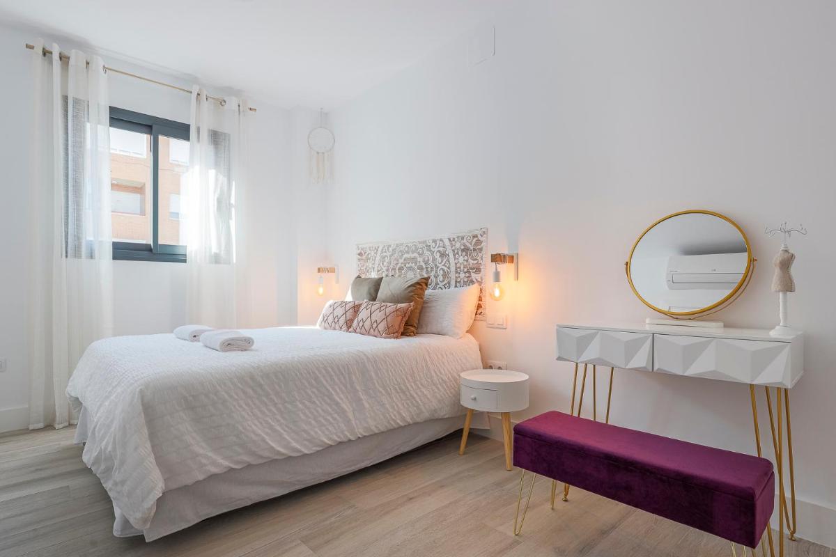 Family HOME SUITS Encantos de Sevilla - Housity