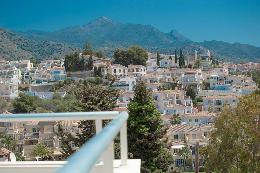 Superior family town centre villa close to beach in peaceful residential zone - Housity