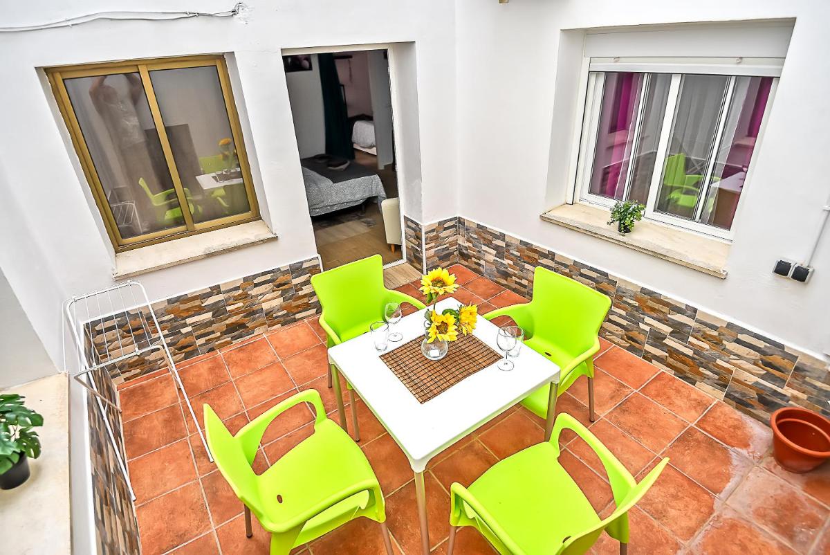 Plaza Noria Apartments with Balconies - Housity