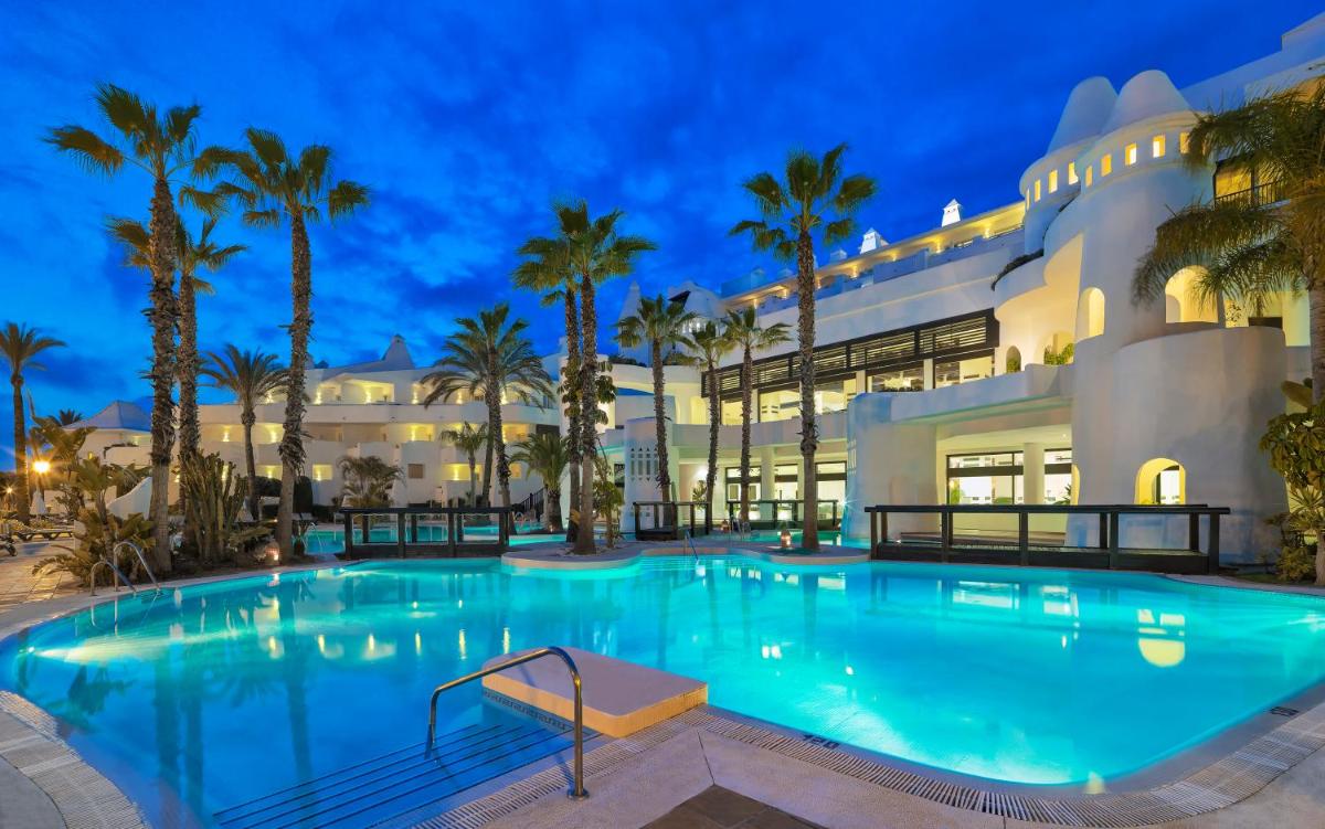 Piscina en o cerca de H10 Estepona Palace