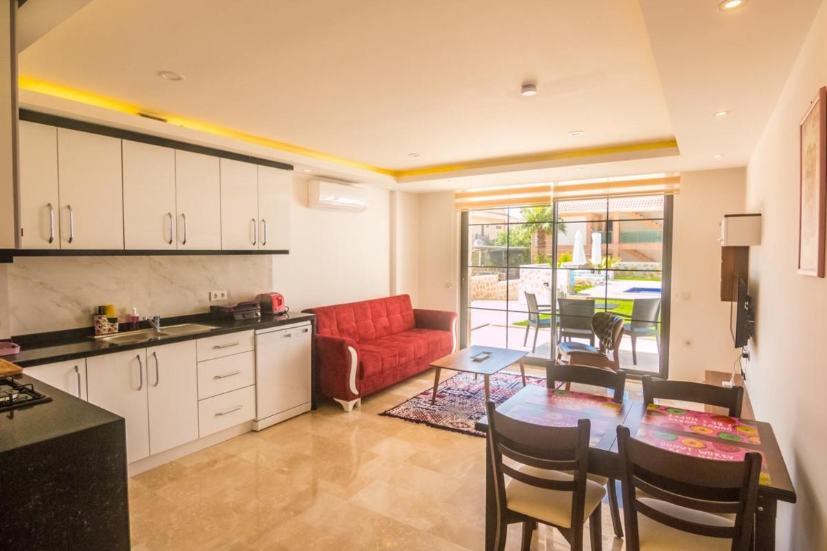 Stone House Aparts 1 plus 1 mit zwei Balkone und Poolblick Kalkan No 4 - Housity