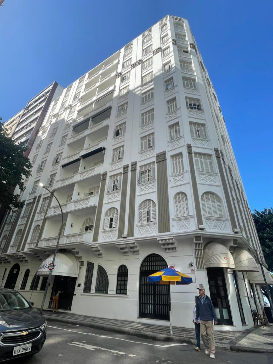 Flat em Copacabana na quadra da praia - Housity