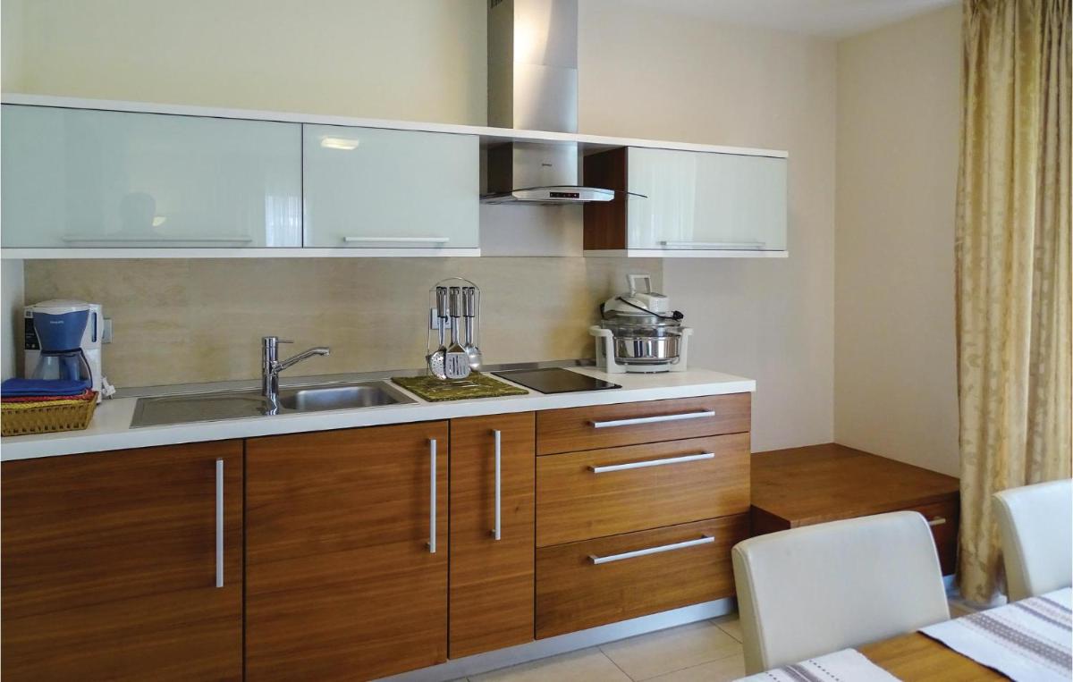 Stunning Apartment In Lasko With Wifi - Housity