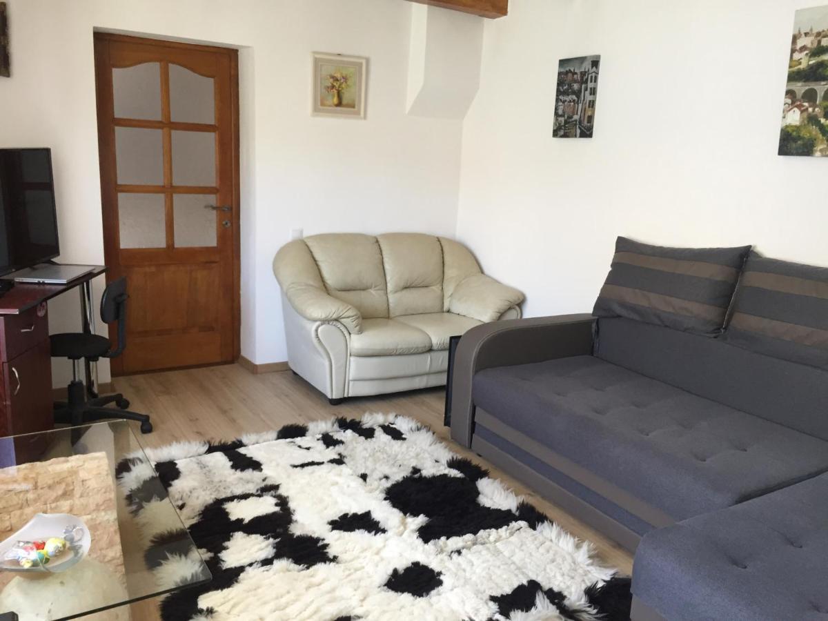 Casa rustica cu terasa - Housity