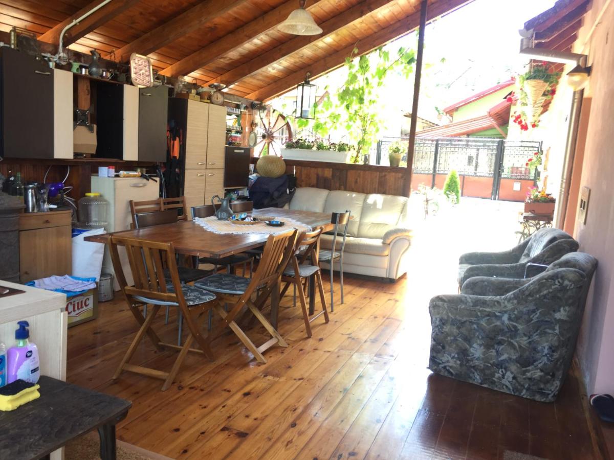 Casa rustica cu terasa - Housity