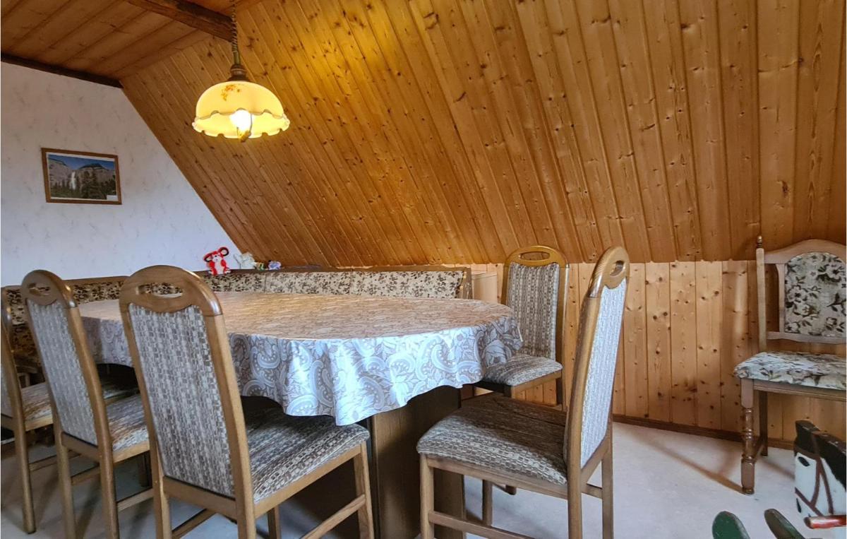 Stunning Apartment In Herrnhut Ot Ruppersdor - Housity