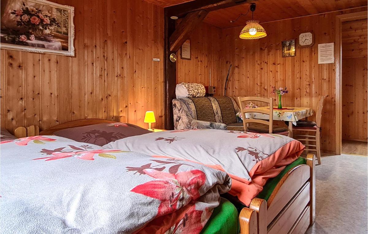 Stunning Apartment In Herrnhut Ot Ruppersdor - Housity