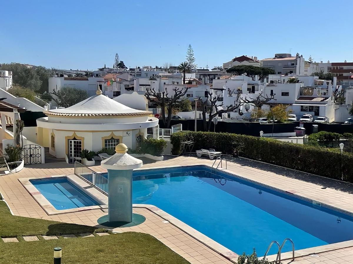 Relaxing 2 Bedroom House 5 minutes away from Vilamoura Marina - Housity