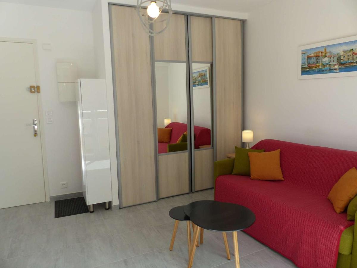 Charmant studio climatisé avec balcon à 50m de la plage - Le Lavandou centre-ville - FR-1-308-110 - Housity