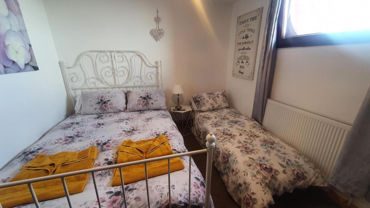 Seaside Summer Room - Housity