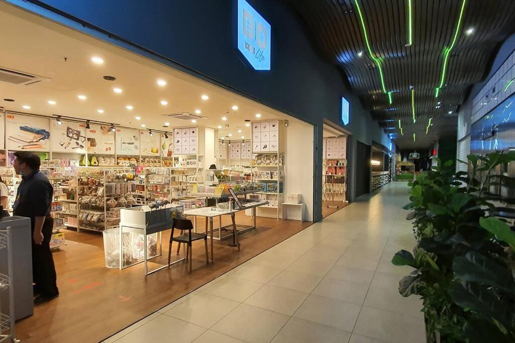 Lovely Kozi Square Studio 1 Bedroom with Pool LV9B - Housity
