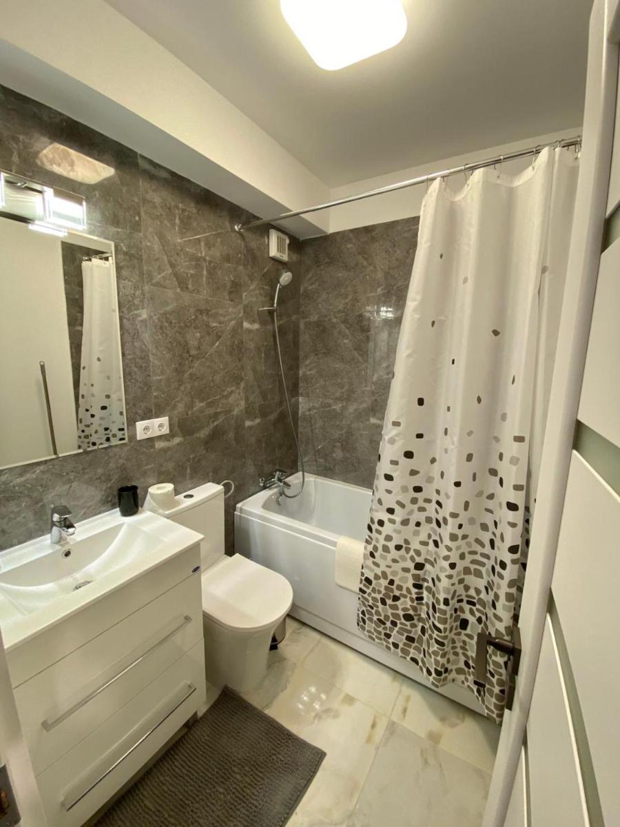 Deluxe Eroilor - Housity