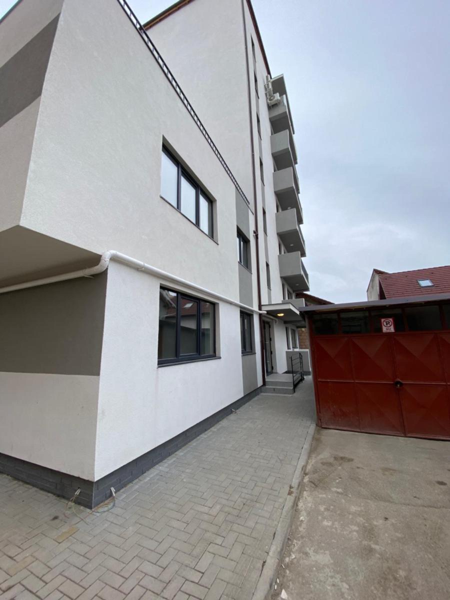 Deluxe Eroilor - Housity