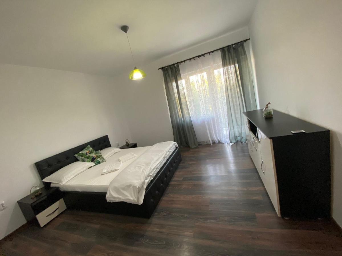 Beauty's Hideaway - Housity