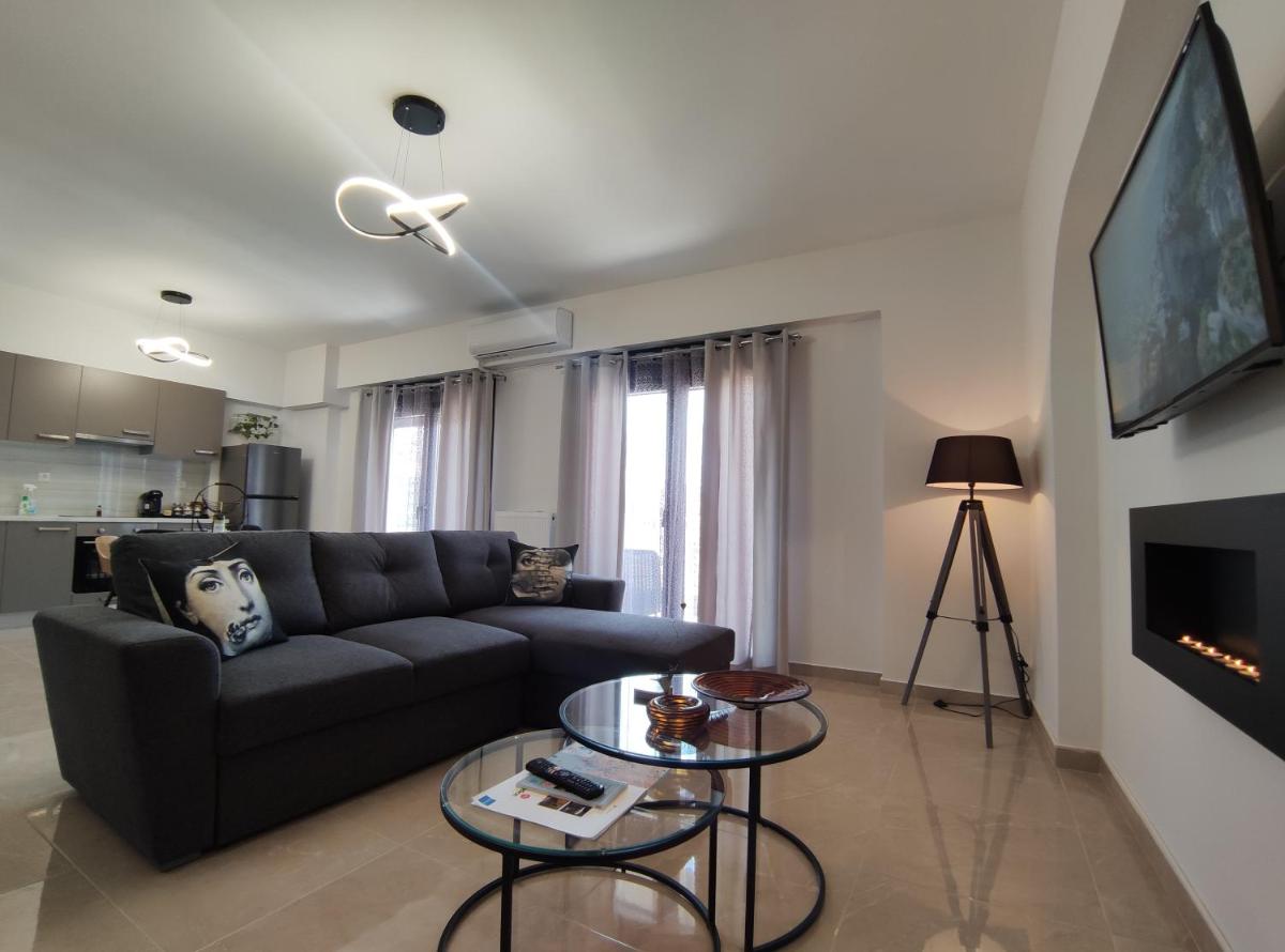 Grey Swan - Modern & Stylish apartment with Private Parking - Housity