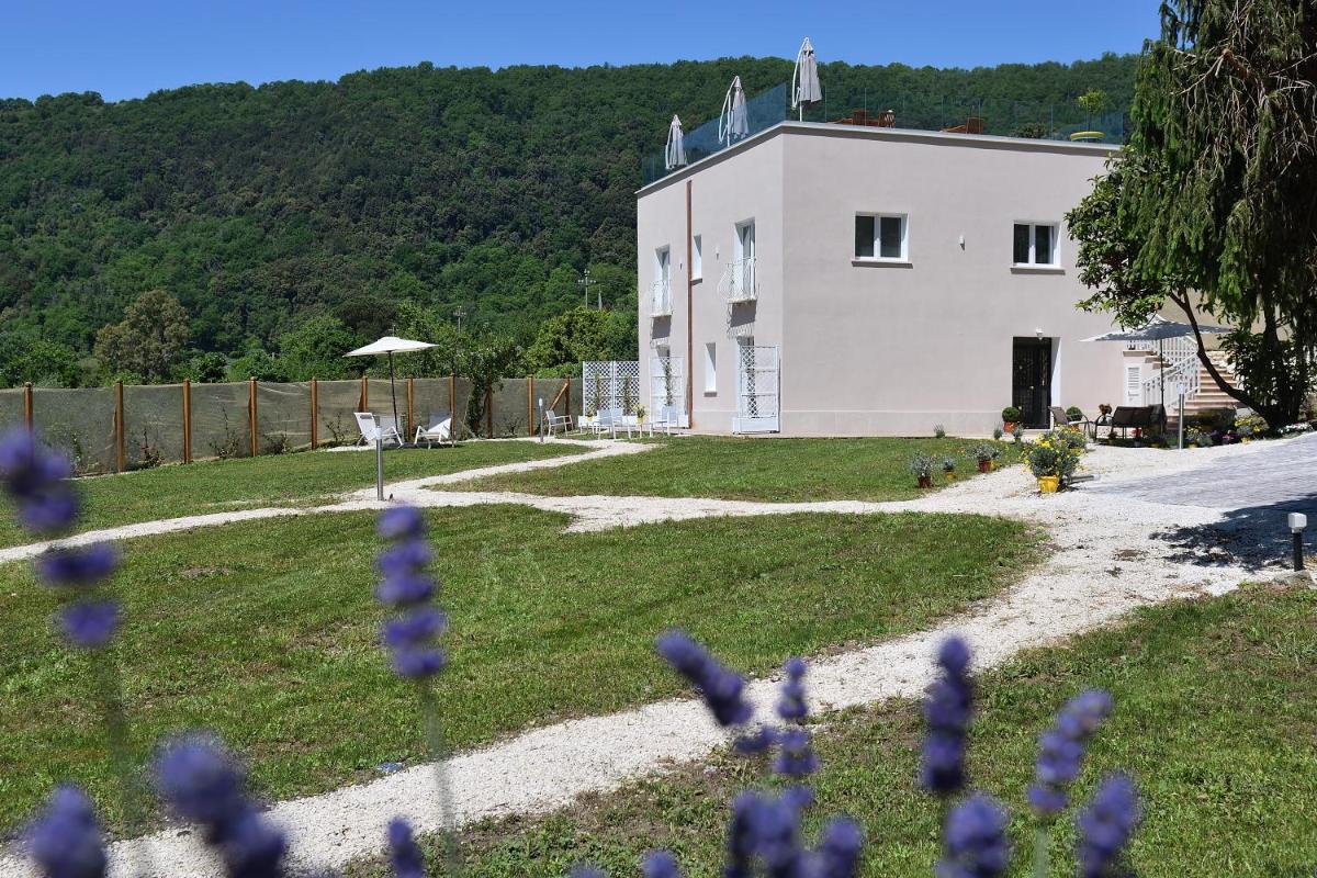 il Lago di Nemi - Housity