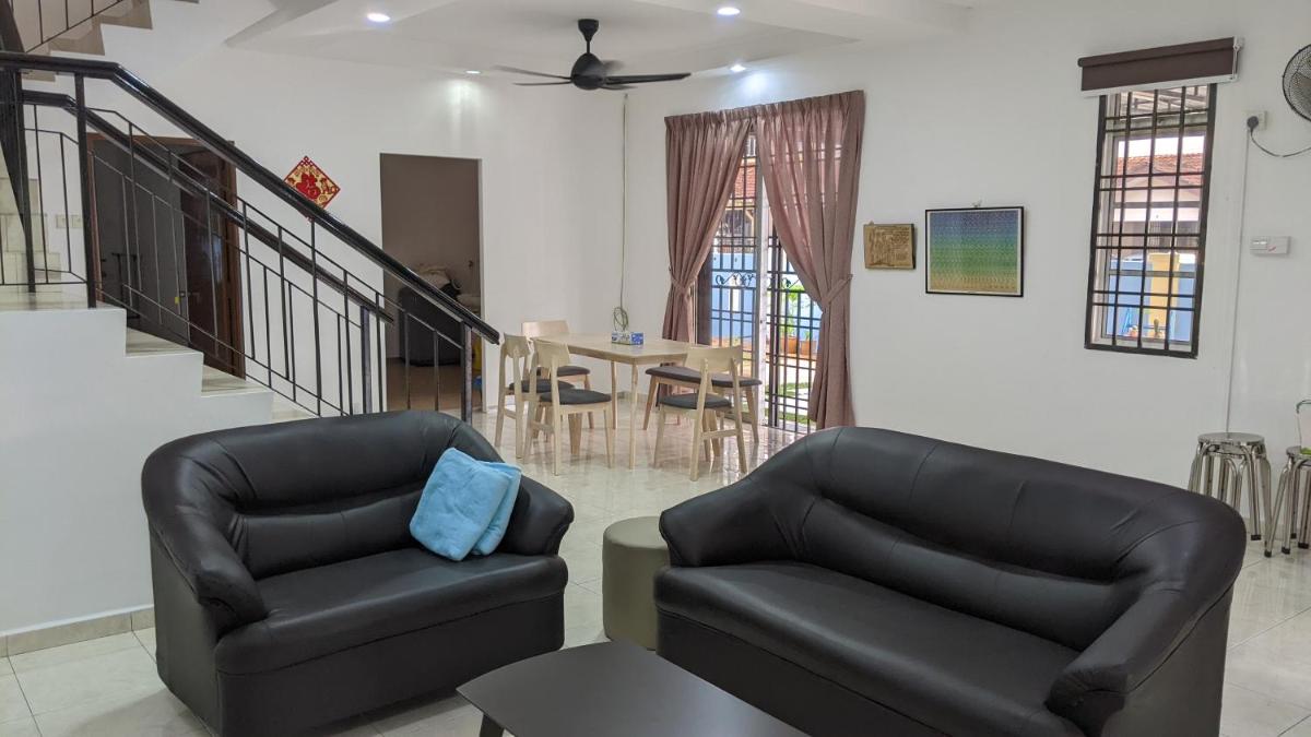 Johor Bahru 6 Bedrooms Corner House: Big & Comfort - Housity