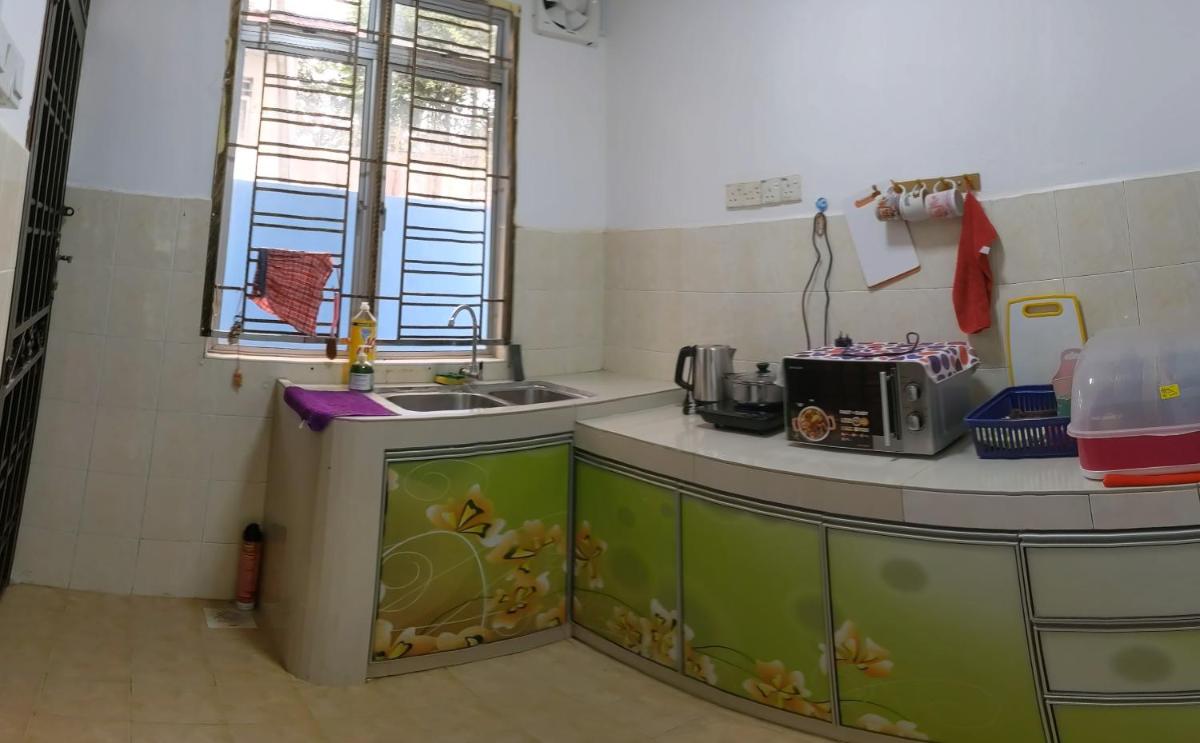 Johor Bahru 6 Bedrooms Corner House: Big & Comfort - Housity