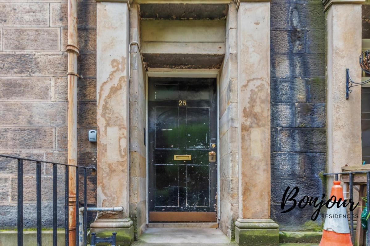 *CENTRAL* St. James Quarter - FREE Parking & Great Views - Housity