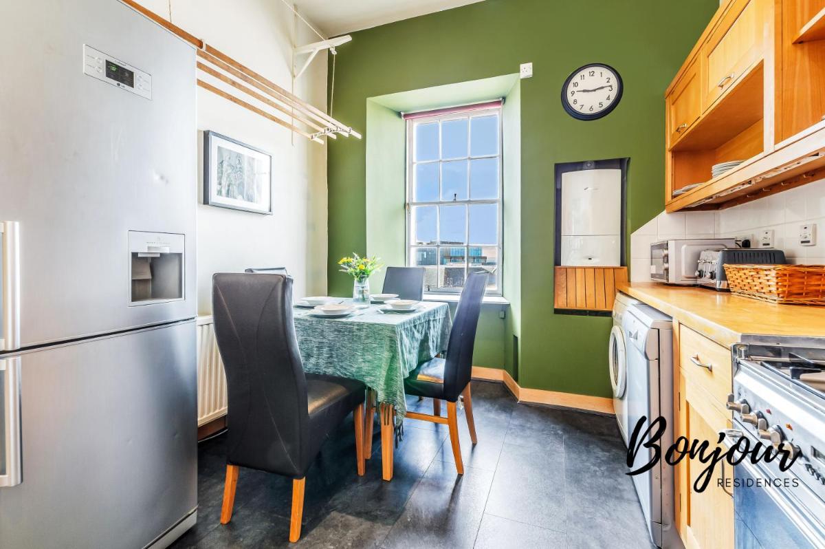 *CENTRAL* St. James Quarter - FREE Parking & Great Views - Housity