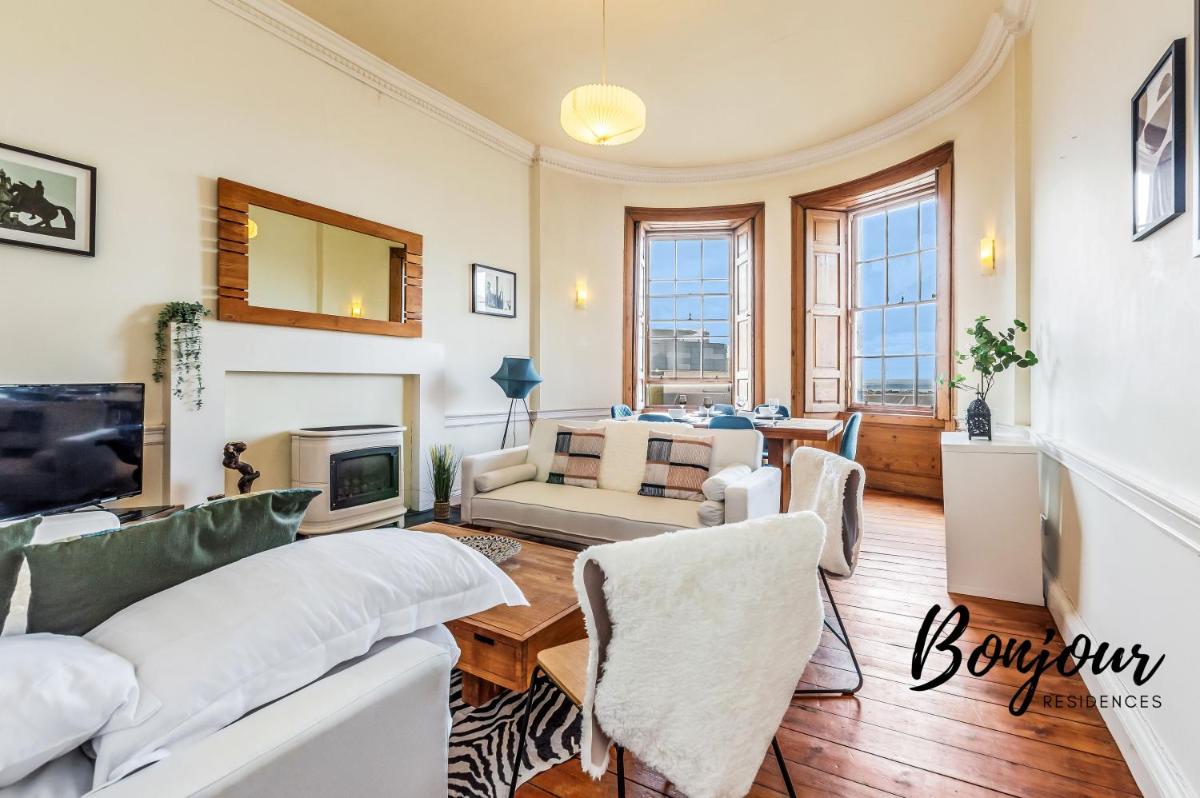 *CENTRAL* St. James Quarter - FREE Parking & Great Views - Housity