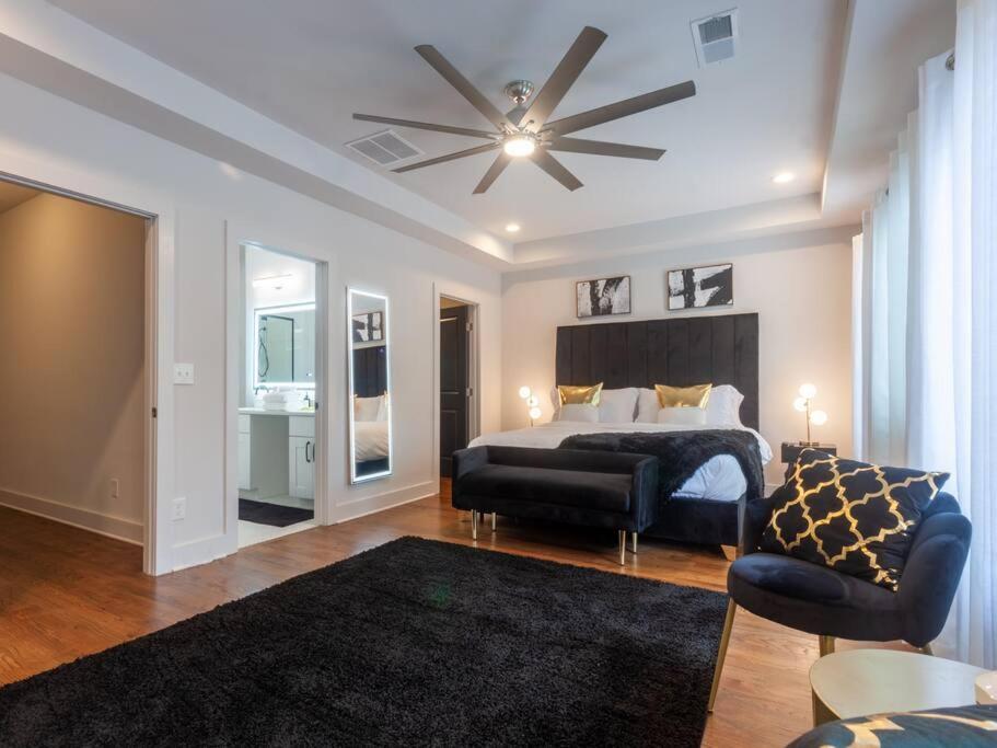 Five75Lux ATL King Bed & Game Room Downtown - Housity