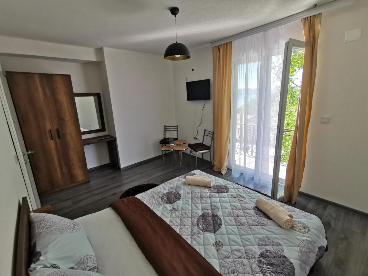 GOPO Guesthouse Elshani - Housity
