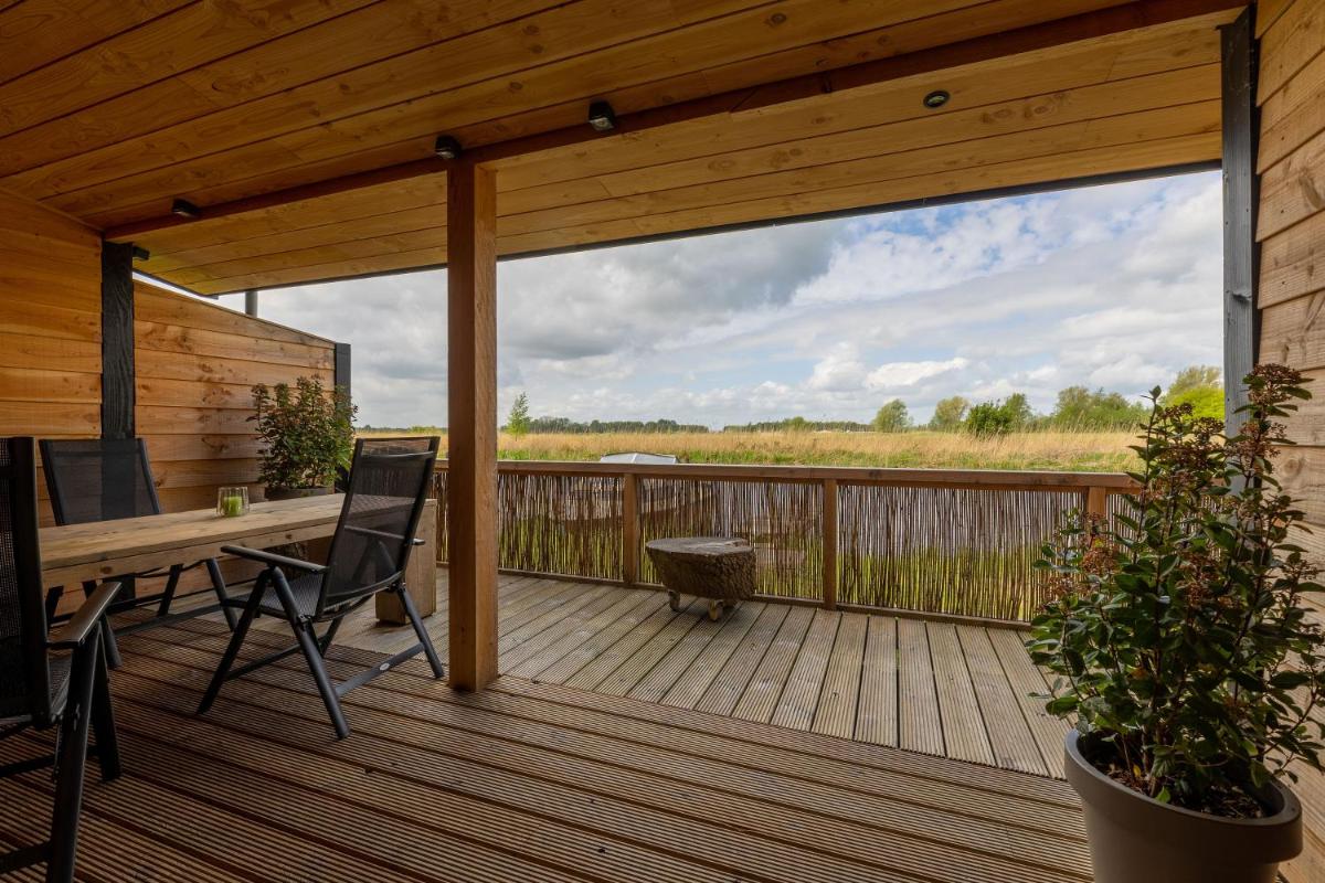 Buiten Huisje aan de Vaart 2 - Housity