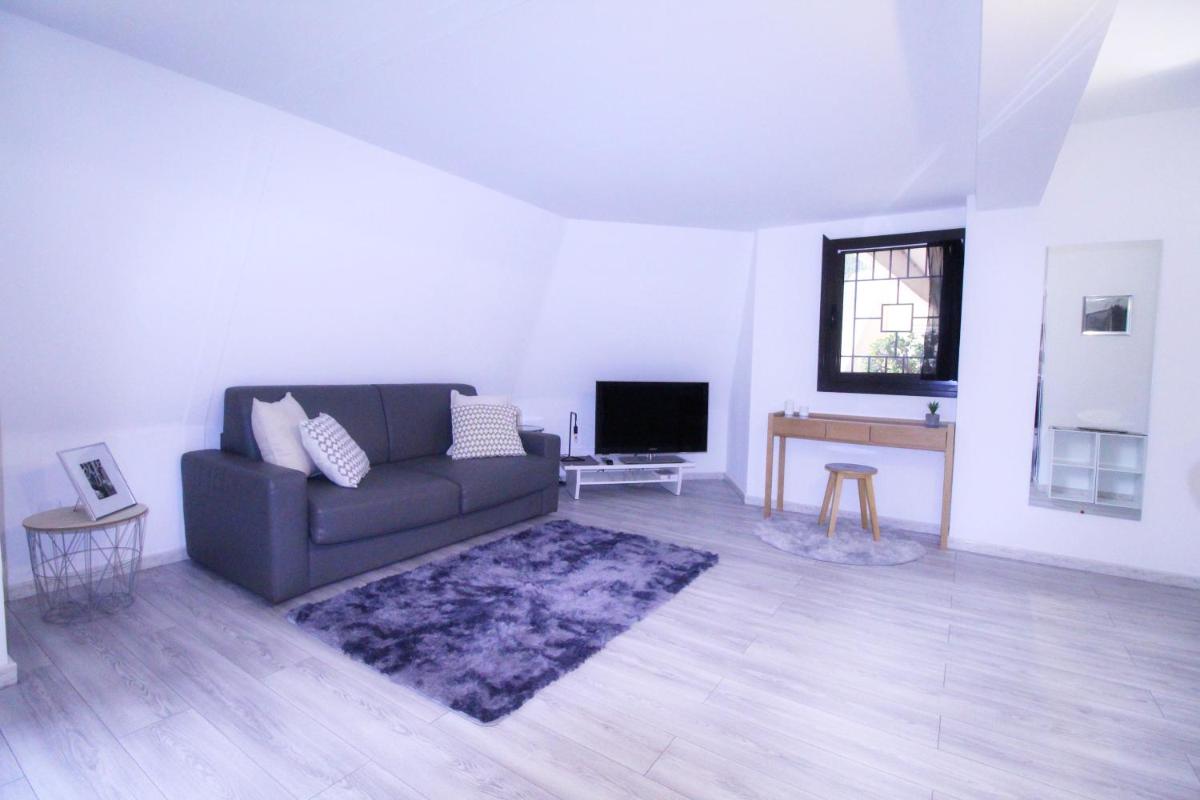 Large Studio Close to Monaco, Bnb Ric' keys - Housity