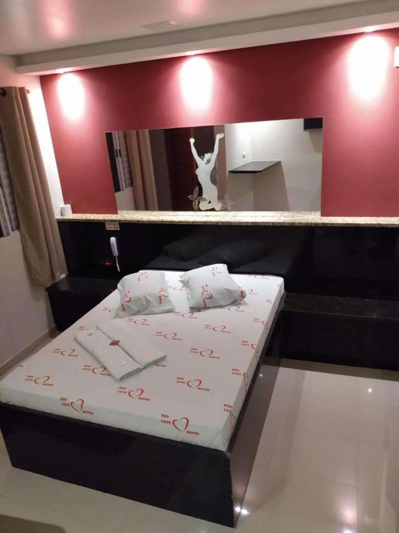 Hotel Red Love - Housity