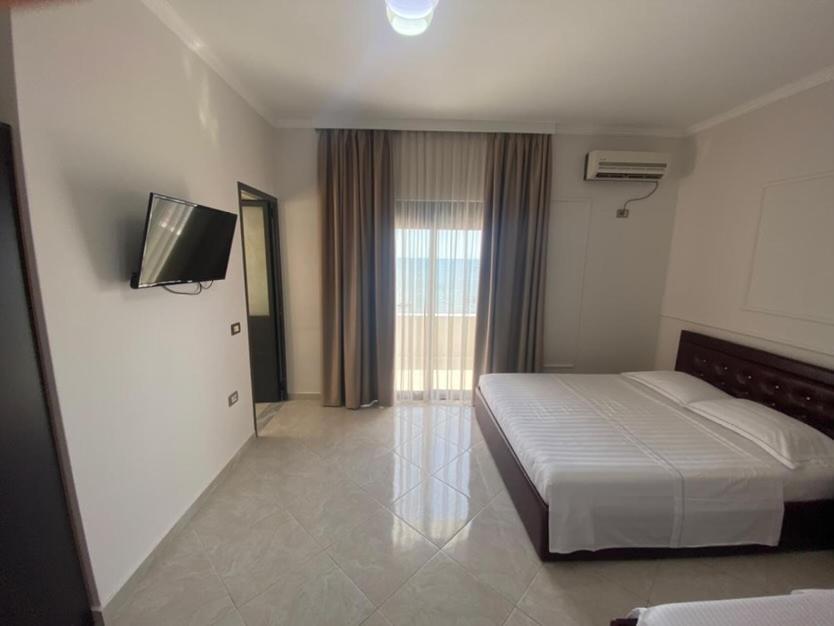 Hotel Tirona - Housity
