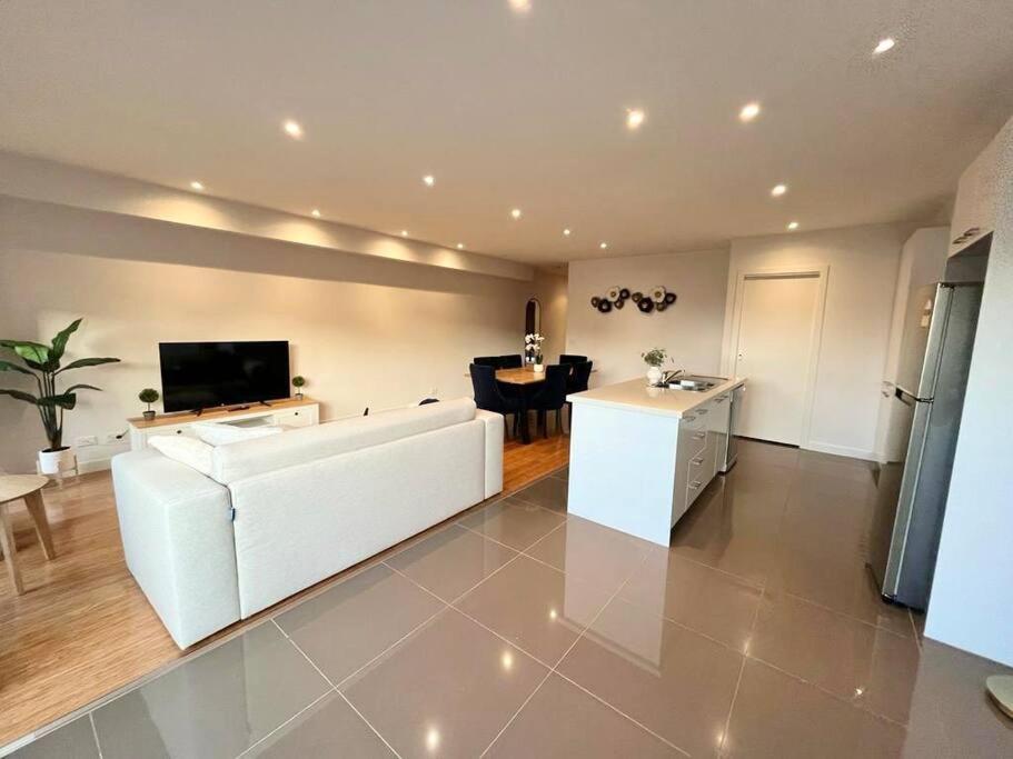 Seaford Sands - Be Beside The Seaside - Housity
