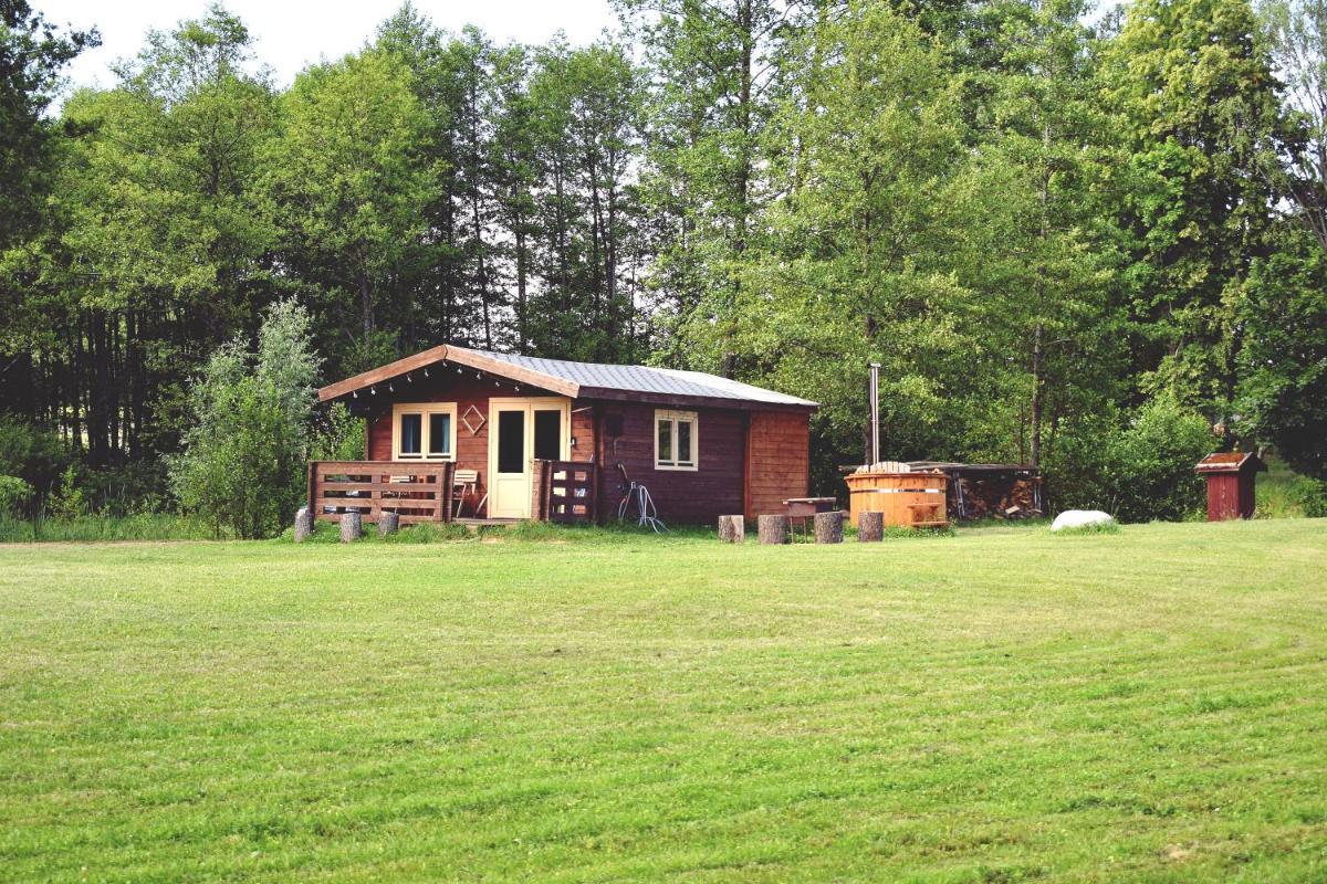 Kaimukas - namelis prie ežero dviems - Housity