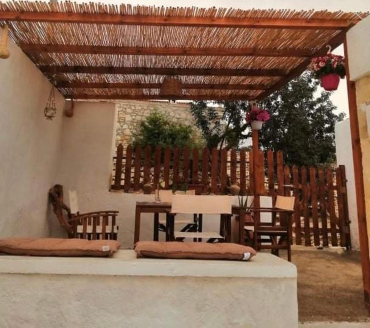 Chrisa Holiday Home - Housity